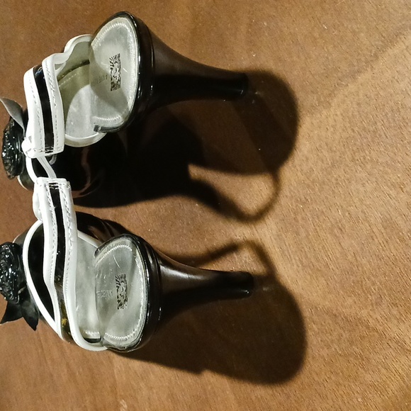 Impressive Black and White Open Toe Slingbacks Heels by Anne Klein  Size 10M - Picture 5 of 11